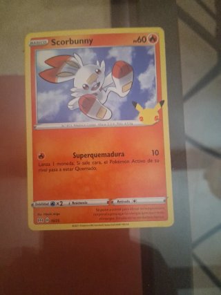 Carta Pokémon Scorbunny y Charmander