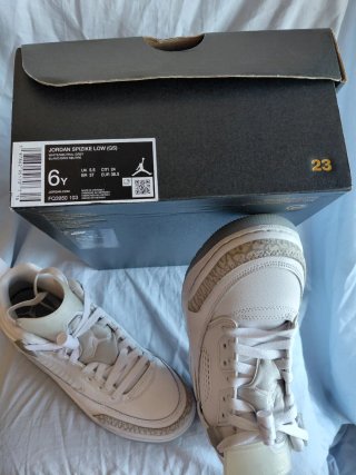 Scarpe Jordan Bianche e Grigie