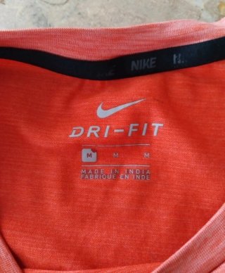 Camiseta Nike Dri-Fit Deporte