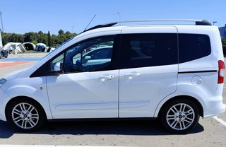 Ford E-Tourneo Courier  1.5 TDCI TITANIUM