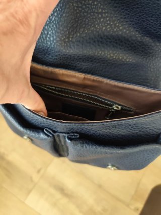 Bolso de hombro azul oscuro