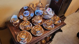 Varios juegos de té Bababria bañados en oro