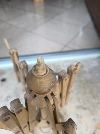 Arcolaio antico in legno