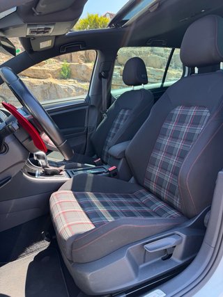 Volkswagen Golf GTI ORYX WHITE