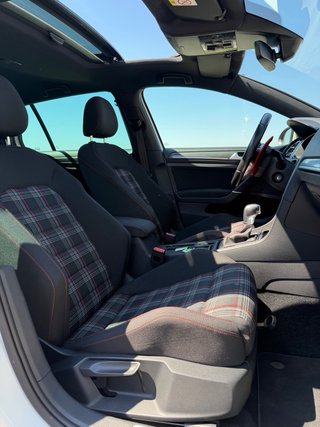 Volkswagen Golf GTI ORYX WHITE