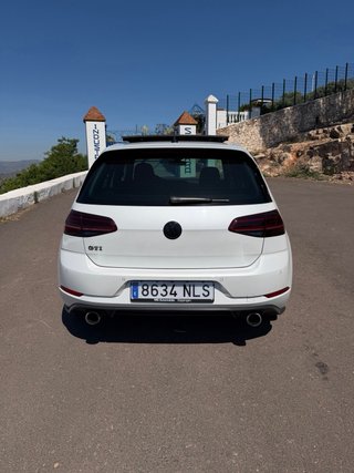 Volkswagen Golf GTI ORYX WHITE