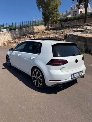 Volkswagen Golf GTI ORYX WHITE
