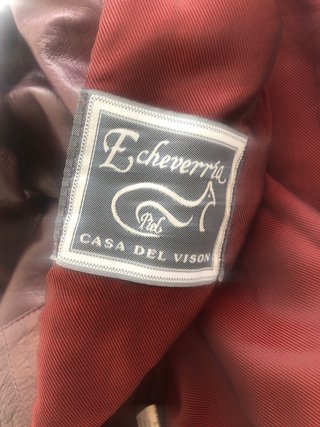 Chaqueta de piel color vino