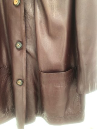 Chaqueta de piel color vino