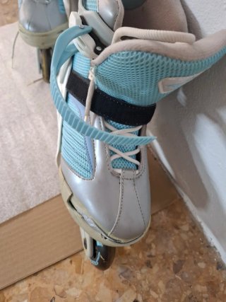 Patines en línea plateados y azules talla 40