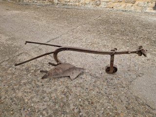 Cesta antigua de mimbre
