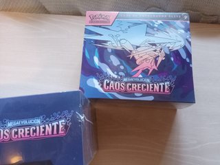 Caja Entrenador Élite Pokémon Caos Creciente