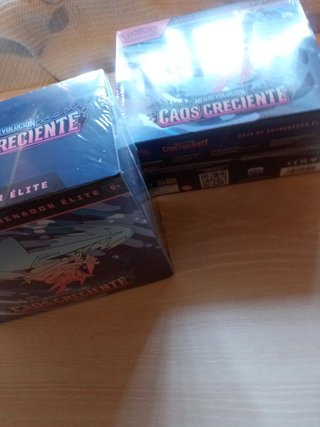 Caja Entrenador Élite Pokémon Caos Creciente