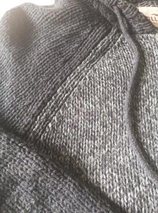 Chaqueta Hollister gris con cremallera