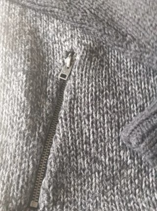 Chaqueta Hollister gris con cremallera
