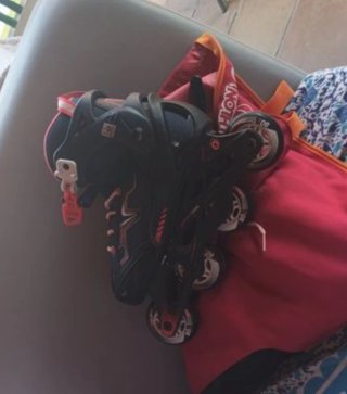 4 patines .uno de ellos solo vale 50