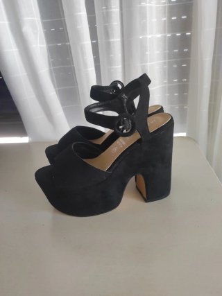 Sandalias de tacón negras