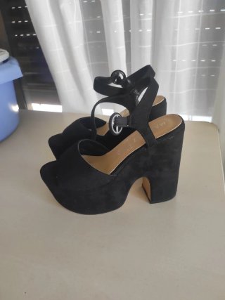 Sandalias de tacón negras