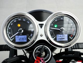 TRIUMPH BONNEVILLE T120 BLACK