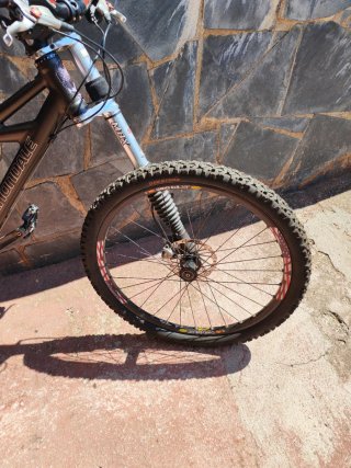 Bicicleta de doble suspensión Cannondale