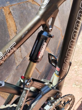 Bicicleta de doble suspensión Cannondale