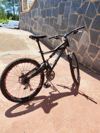 Bicicleta de doble suspensión Cannondale
