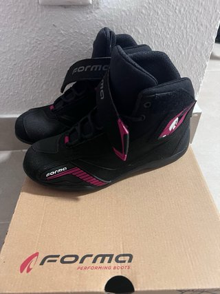 Botas Moto Mujer Forma Negras y Rosas