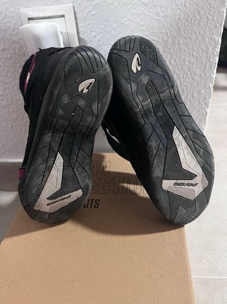 Botas Moto Mujer Forma Negras y Rosas