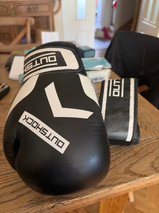 Guantes Boxeo Outshock + Vendas Rojas 12oz
