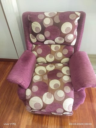 Butaca de tela rosa y morada