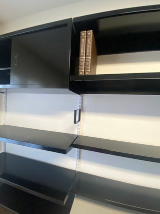 Estanterías metálicas negras para oficina