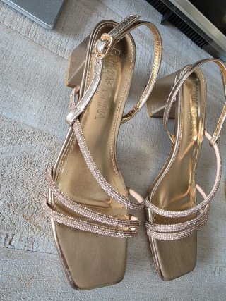 Sandalias doradas Primadonna pedrería