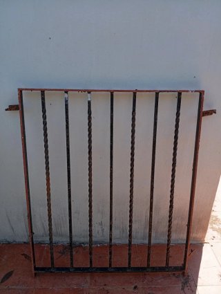 Lote de 5 rejas de hierro para ventanas