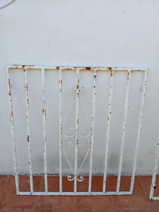Lote de 5 rejas de hierro para ventanas