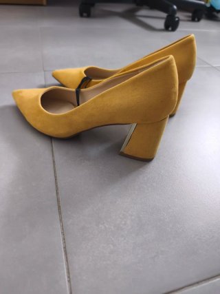 Zapatos tacón Zara mostaza talla 37