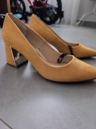 Zapatos tacón Zara mostaza talla 37