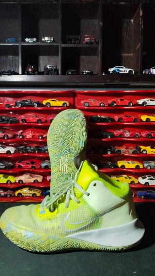 Nike Kyrie Flytrap 4 Barely Volt