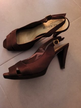Sandalias tacón Menbur marrones
