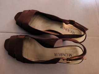 Sandalias tacón Menbur marrones