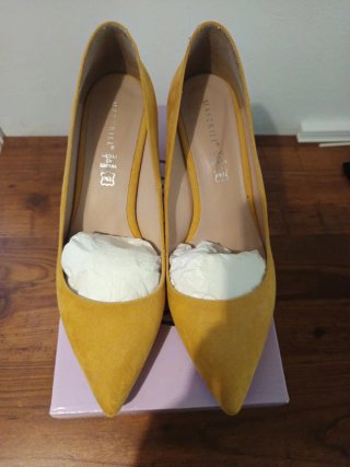 Zapatos Mastrilli amarillos tacón