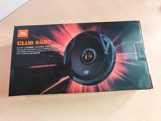 Altavoces coche negros y marrones