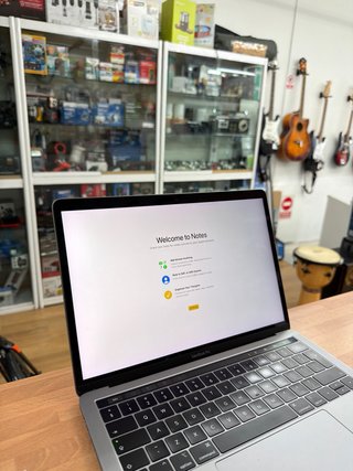 MacBook Pro 13” 2019 i5 8GB RAM 256GB SSD