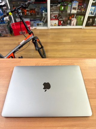 MacBook Pro 13” 2019 i5 8GB RAM 256GB SSD