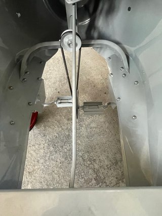 Avión a pedales con detalles