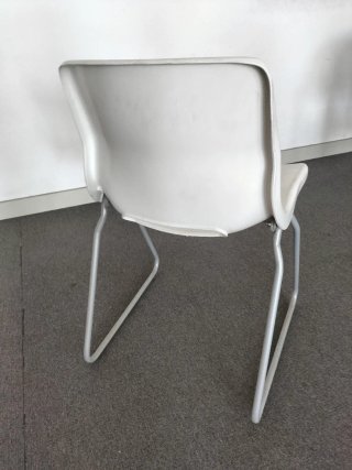 Sillas blancas modernas