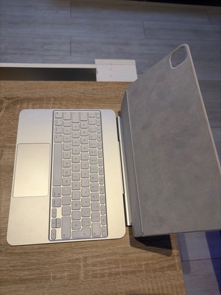 Magic Keyboard 13” Apple