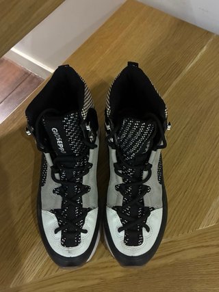 Botines Giossepo Talla 40 Negros y Blancos