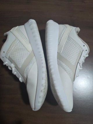 Zapatillas Calvin Klein Beige y Blancas