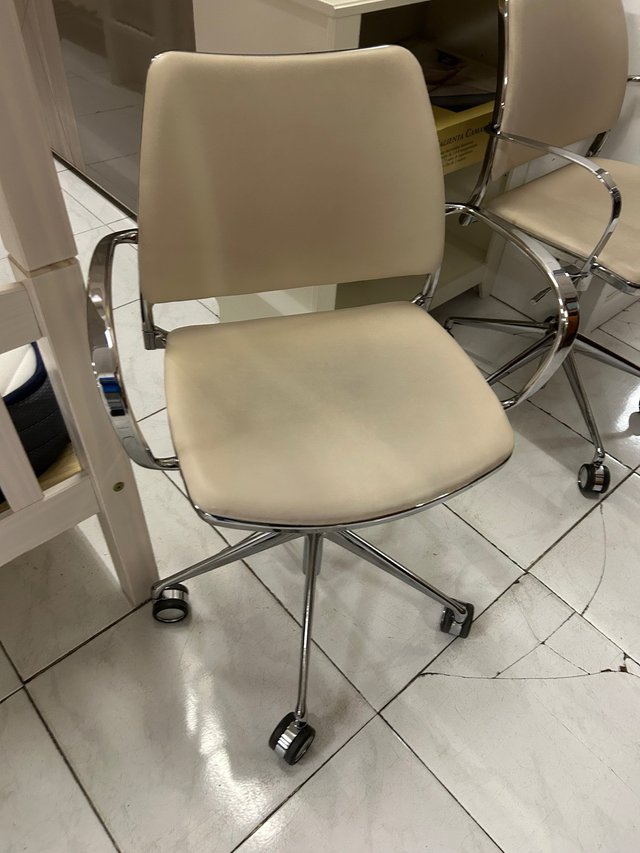 45 Sillas de oficina Gas Stua Beige  150€ / unidad