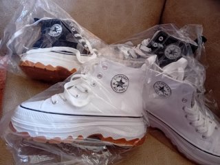 Un Par Converse Chuck Taylor Plataforma